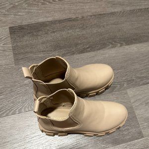 Circus by Sam Edelman Darielle Lug Sole Chelsea Boot, Size 6.5